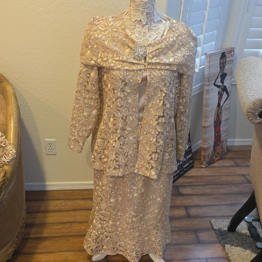 Elegant Cream Skirt Set